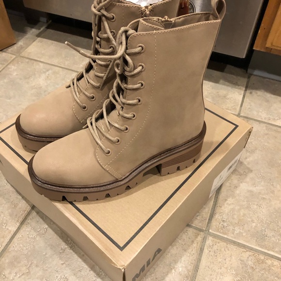 MIA Azael Lace Up Ankle Boot - Picture 5 of 6